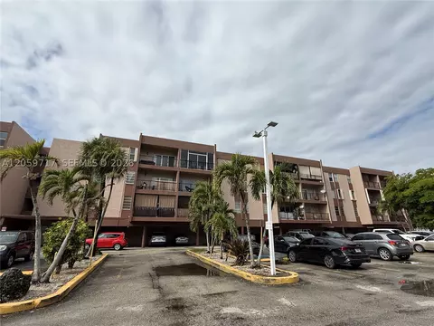 Exterior - 1900 W 68th St #B203, Hialeah, FL 33014 photo 1 of 1