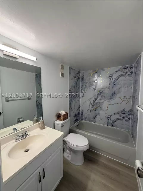 Bath - 1900 W 68th St #B203, Hialeah, FL 33014 photo 4 of 6