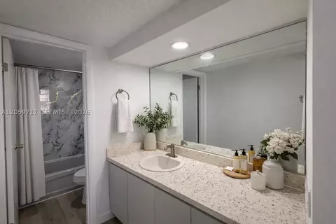 Bath - 1900 W 68th St #B203, Hialeah, FL 33014 photo 2 of 6
