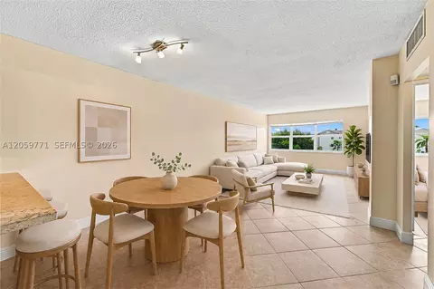 2555 NE 11 St #510, Fort Lauderdale, FL 33304
