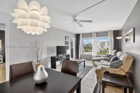 7897 Golf Circle Dr #307, Margate, FL 33063