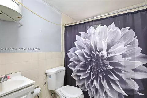 Bath - 921 E 14 St, Hialeah, FL 33010 photo 4 of 4