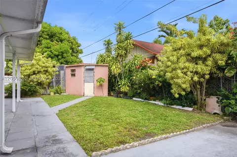 Exterior - 921 E 14 St, Hialeah, FL 33010 photo 3 of 4
