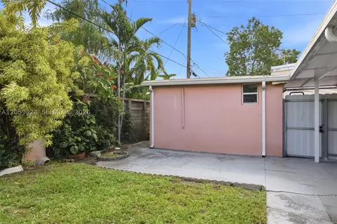 Exterior - 921 E 14 St, Hialeah, FL 33010 photo 4 of 4