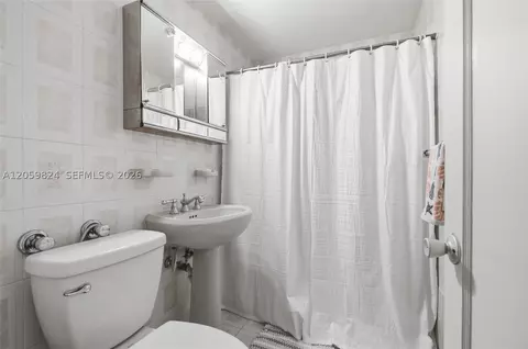 Bath - 921 E 14 St, Hialeah, FL 33010 photo 1 of 4
