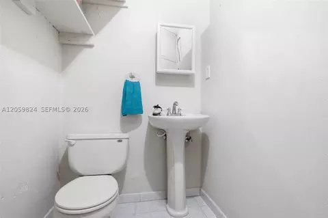 Bath - 921 E 14 St, Hialeah, FL 33010 photo 2 of 4
