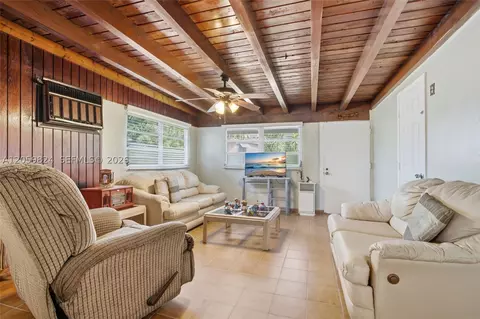 Living - 921 E 14 St, Hialeah, FL 33010 photo 3 of 4