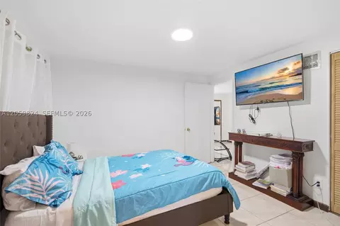 Bedroom - 921 E 14 St, Hialeah, FL 33010 photo 4 of 4