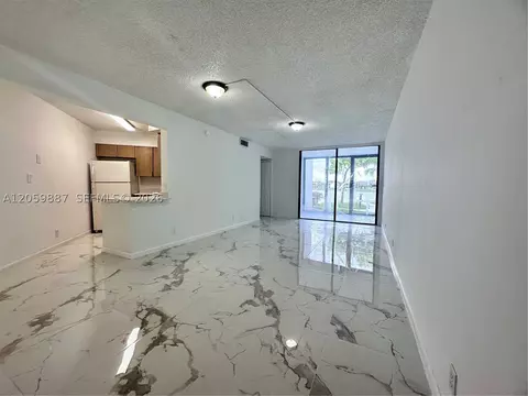 212 Lake Pointe Dr #107, Oakland Park, FL 33309