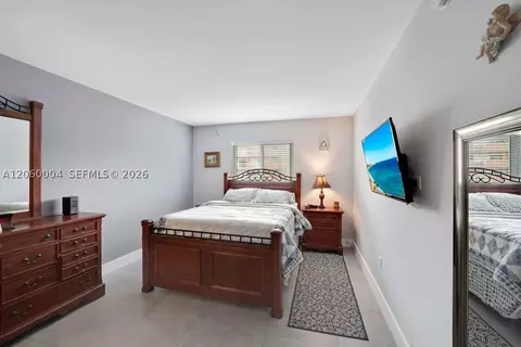 3536 NE 168th St #206, North Miami Beach, FL 33160