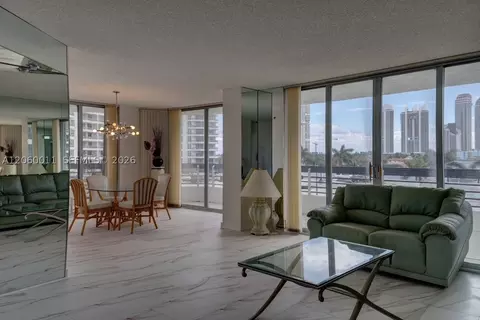 3600 Mystic Pointe Dr #613, Aventura, FL 33180