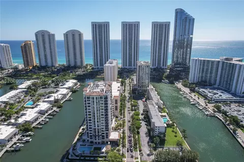 220 Kings Point Dr #211, Sunny Isles Beach, FL 33160