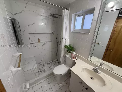 Bath - 7510 W 4th Ave, Hialeah, FL 33014 photo 3 of 4