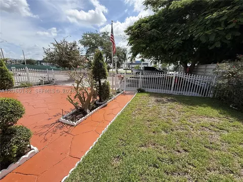 Exterior - 7510 W 4th Ave, Hialeah, FL 33014 photo 2 of 6