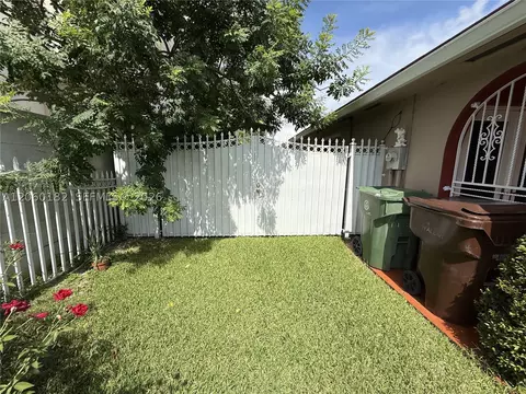 Exterior - 7510 W 4th Ave, Hialeah, FL 33014 photo 3 of 6