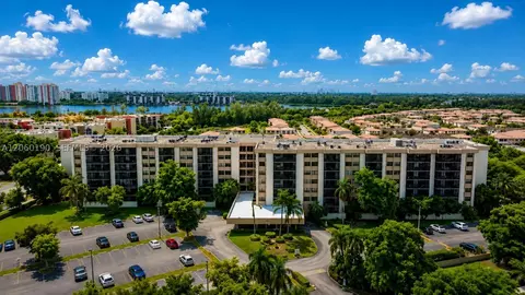 900 NE 195th St #109, Miami, FL 33179