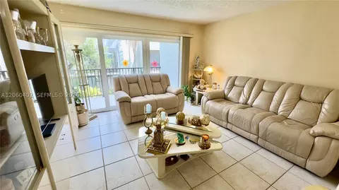 30 NW 87th Ave #C219, Miami, FL 33172