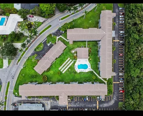 700 Layne Blvd #306, Hallandale Beach, FL 33009