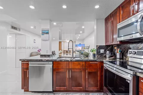 301 NE 14th Ave #207, Hallandale Beach, FL 33009