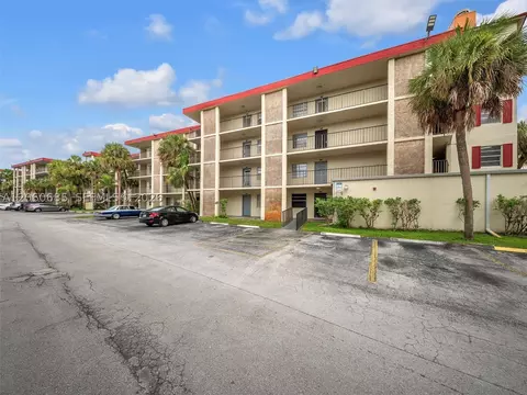 3070 NW 48th Ter #111, Lauderdale Lakes, FL 33313