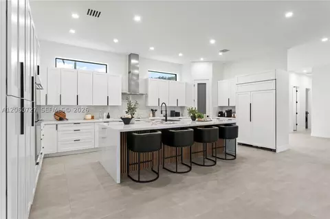 360 Holly Ln, Plantation, FL 33317
