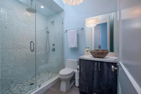 Bath - 108 Sunrise Dr, Marathon, FL 33050 photo 6 of 6