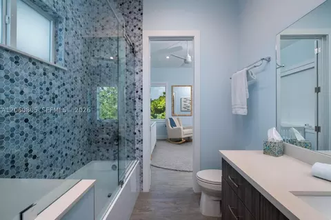 Bath - 108 Sunrise Dr, Marathon, FL 33050 photo 5 of 6