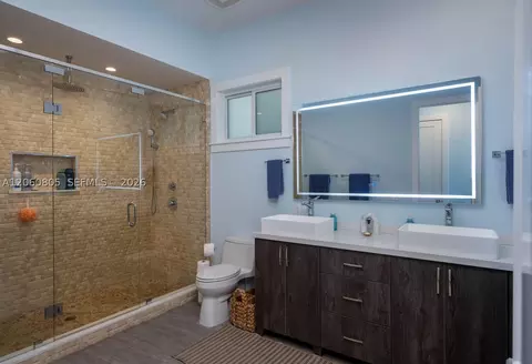 Bath - 108 Sunrise Dr, Marathon, FL 33050 photo 1 of 6