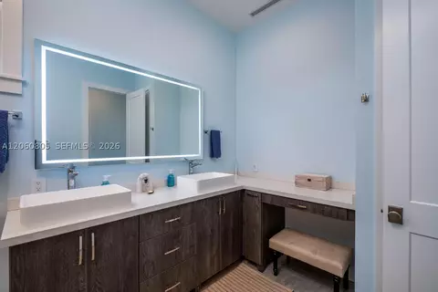 Bath - 108 Sunrise Dr, Marathon, FL 33050 photo 3 of 6