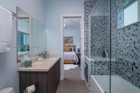 Bath - 108 Sunrise Dr, Marathon, FL 33050 photo 4 of 6