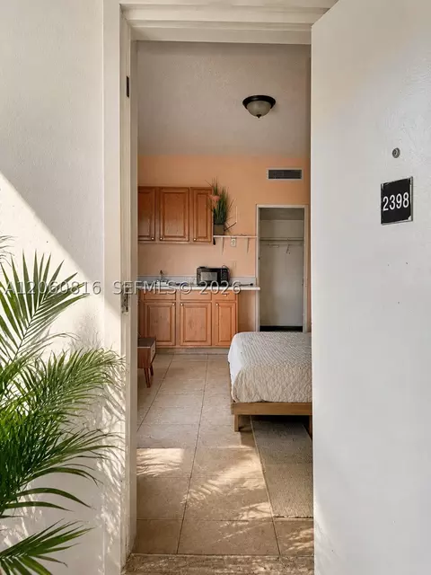 26 Diplomat Pkwy #2398, Hallandale Beach, FL 33009