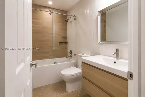 Bath - 7334 Pepper Pike Dr, Hialeah, FL 33015 photo 2 of 2
