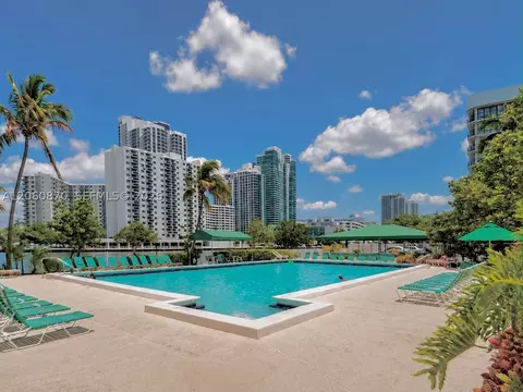1000 Parkview Dr #505, Hallandale Beach, FL 33009