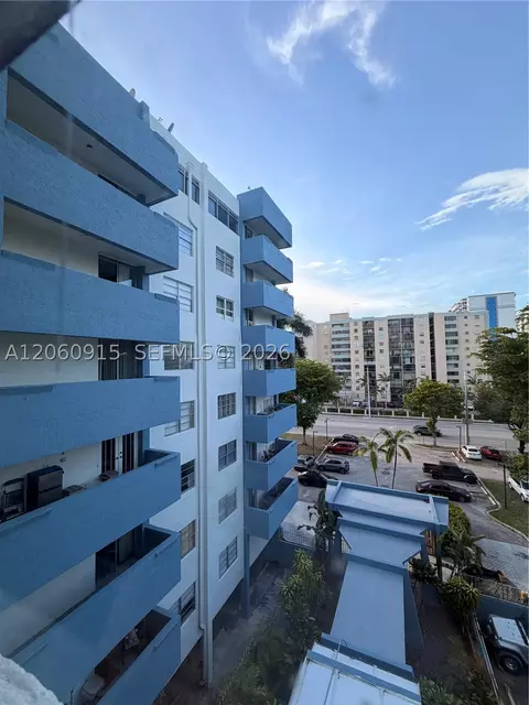5050 NW 7th St #511, Miami, FL 33126