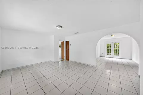 Living - 430 SE 7th Ave, Hialeah, FL 33010 photo 1 of 5