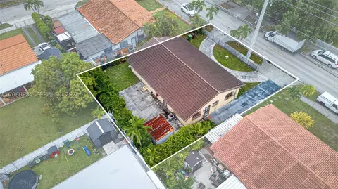 View/Area - 430 SE 7th Ave, Hialeah, FL 33010 photo 2 of 8