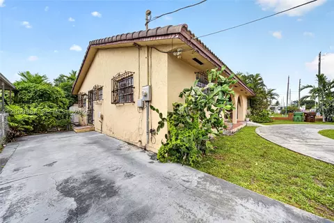 Exterior - 430 SE 7th Ave, Hialeah, FL 33010 photo 7 of 7