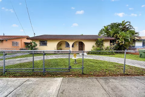 Exterior - 430 SE 7th Ave, Hialeah, FL 33010 photo 1 of 7
