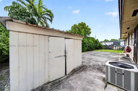 Exterior - 430 SE 7th Ave, Hialeah, FL 33010 photo 4 of 7