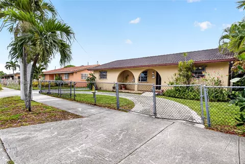 Exterior - 430 SE 7th Ave, Hialeah, FL 33010 photo 2 of 7