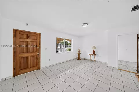 Living - 430 SE 7th Ave, Hialeah, FL 33010 photo 3 of 5