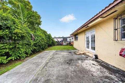 Exterior - 430 SE 7th Ave, Hialeah, FL 33010 photo 5 of 7