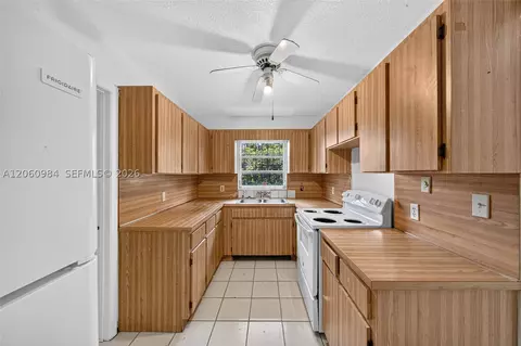 Kitchen - 430 SE 7th Ave, Hialeah, FL 33010 photo 1 of 3