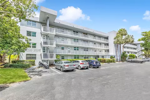 112 Royal Park Dr #3A, Oakland Park, FL 33309
