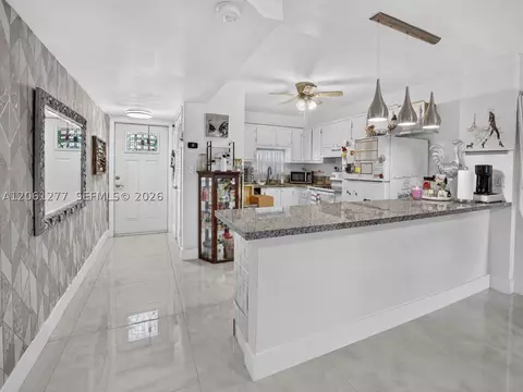 8941 S Hollybrook Blvd #202, Pembroke Pines, FL 33025