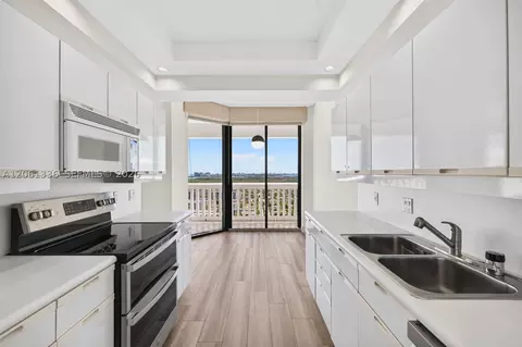 2000 Island Blvd #3008, Aventura, FL 33160