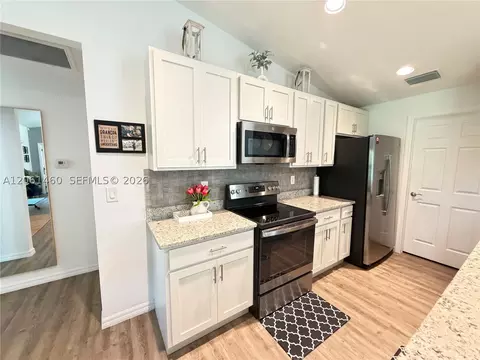 Kitchen - 3006 Base Ct, Labelle, FL 33935 photo 4 of 5