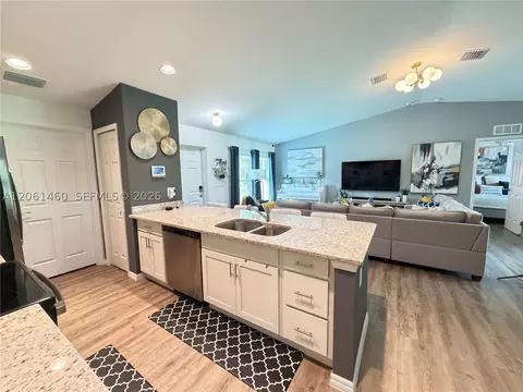 Kitchen - 3006 Base Ct, Labelle, FL 33935 photo 3 of 5