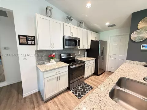 Kitchen - 3006 Base Ct, Labelle, FL 33935 photo 2 of 5