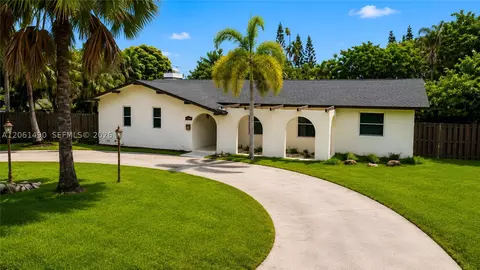 8601 SW 174th St, Palmetto Bay, FL 33157